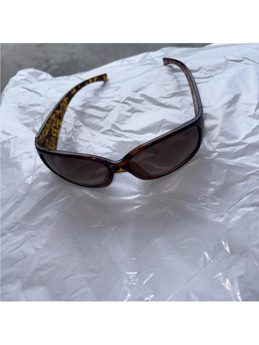 Oscar de la Renta Tortoiseshell Frame Sunglasses with Brown Lenses